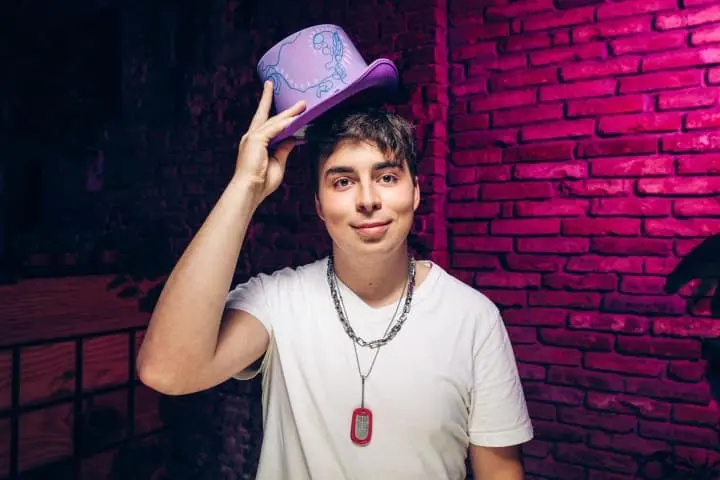 Sebastián Starý - příběh Hero - obrázek 1