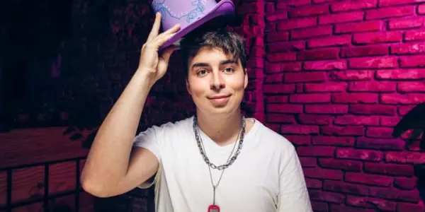 Sebastián Starý - příběh Hero